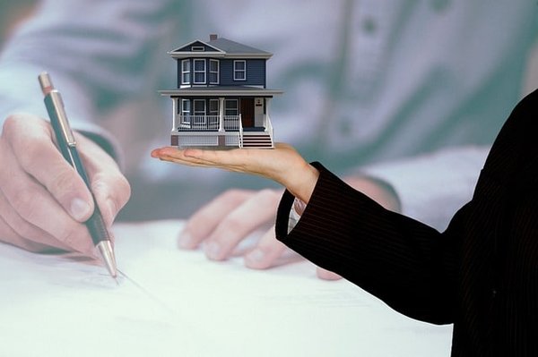Pourquoi les agences immobilières de La Baule s'informent aussi via les annonces immobilières entre particuliers ?